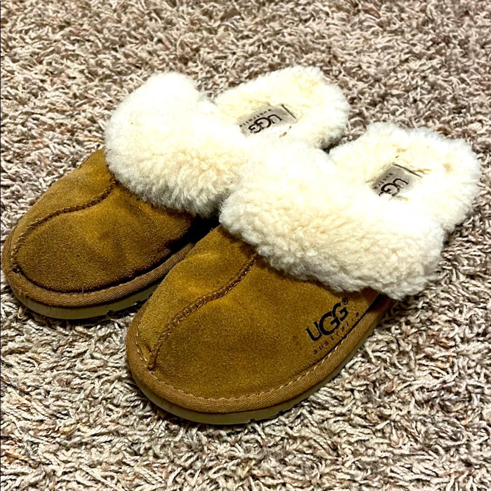 UGG youth slippers